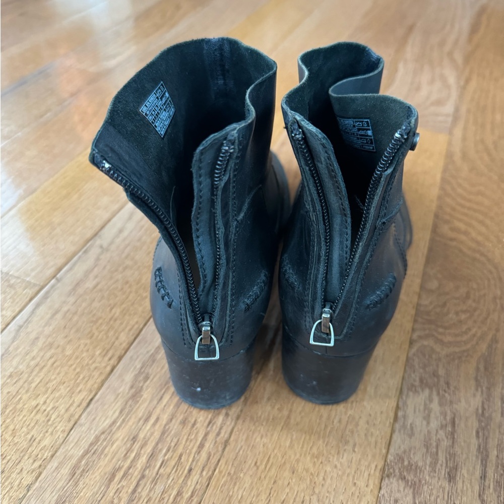 UGG Womens size 8 Black Ankle Boots - Picture 4 of 8